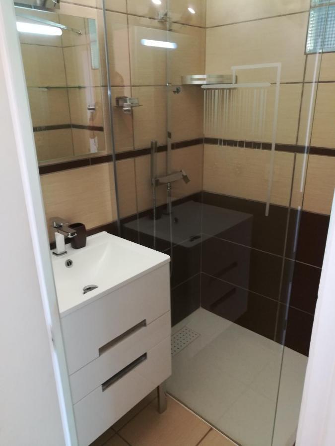 Appartement climatisé au 1er étage d'une maison avec jardin dans un quartier calme Cavalaire-sur-Mer Extérieur photo