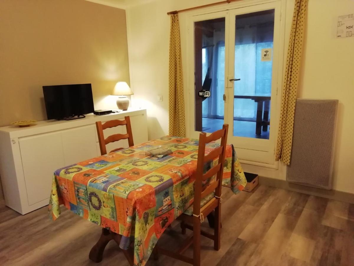 Appartement climatisé au 1er étage d'une maison avec jardin dans un quartier calme Cavalaire-sur-Mer Extérieur photo