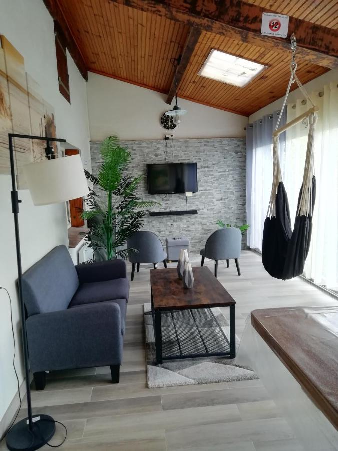 Appartement climatisé au 1er étage d'une maison avec jardin dans un quartier calme Cavalaire-sur-Mer Extérieur photo