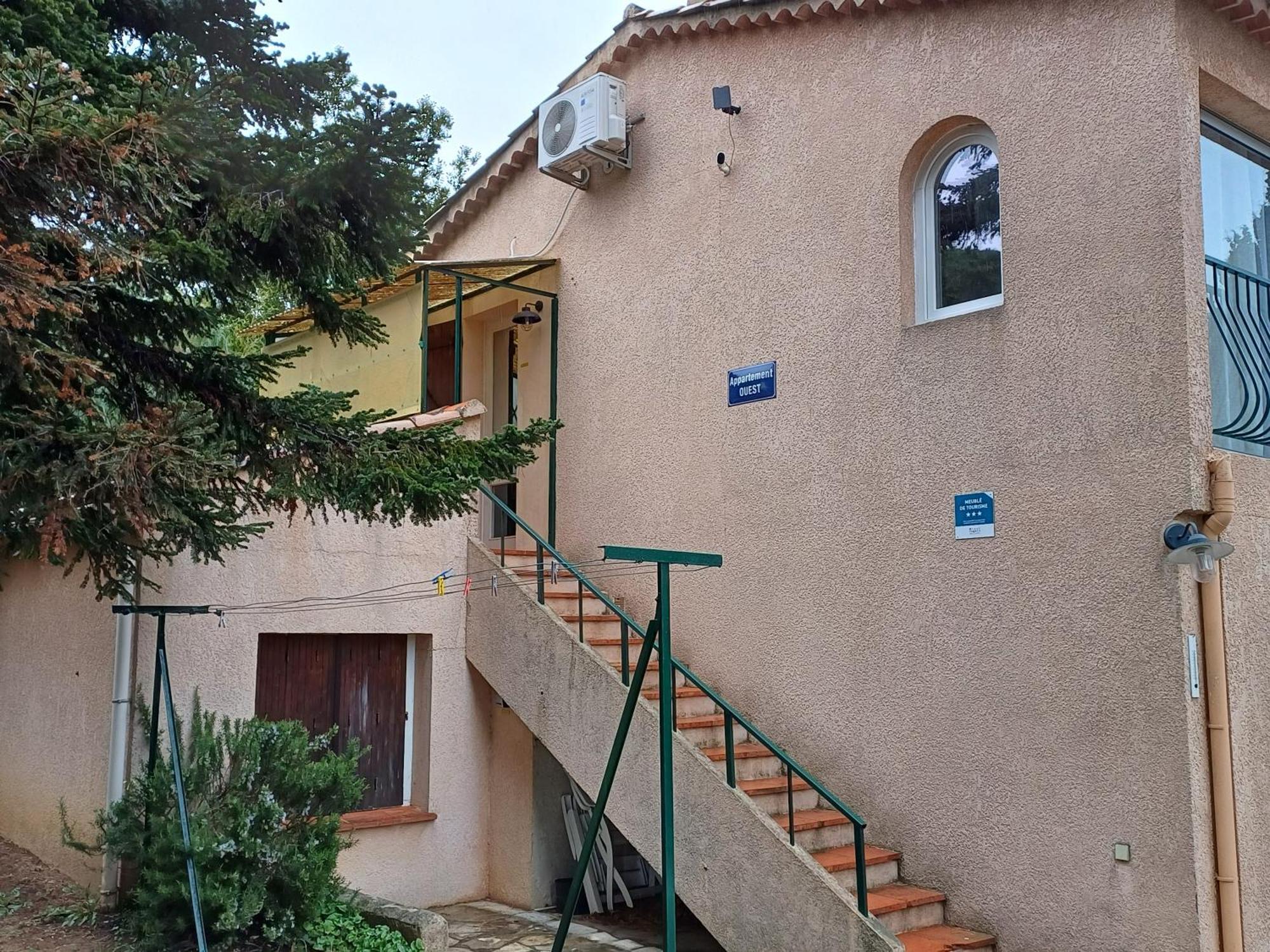 Appartement climatisé au 1er étage d'une maison avec jardin dans un quartier calme Cavalaire-sur-Mer Extérieur photo