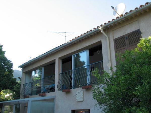 Appartement climatisé au 1er étage d'une maison avec jardin dans un quartier calme Cavalaire-sur-Mer Extérieur photo